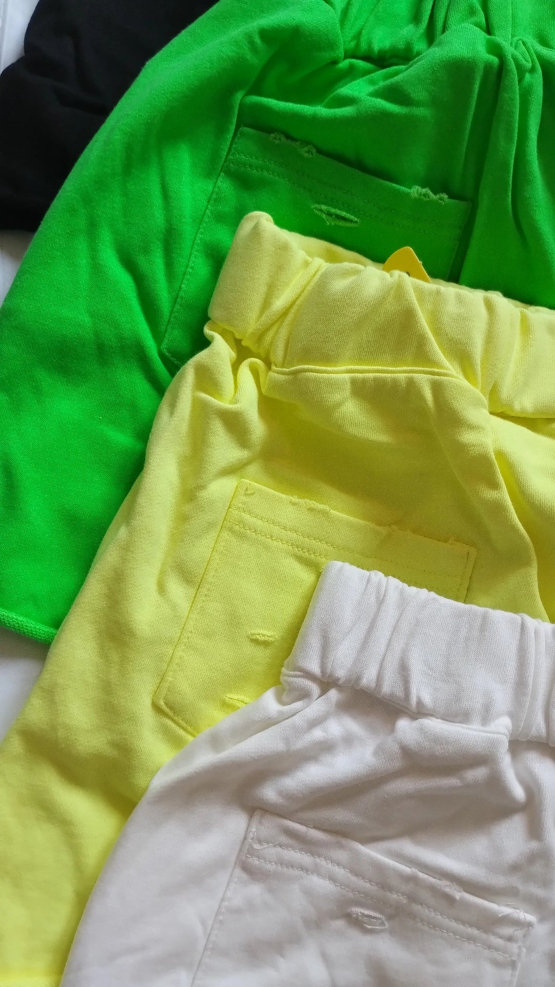 Shorts strappi